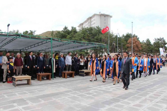 Sungurlu Myo’da Mezuniyet Sevinci