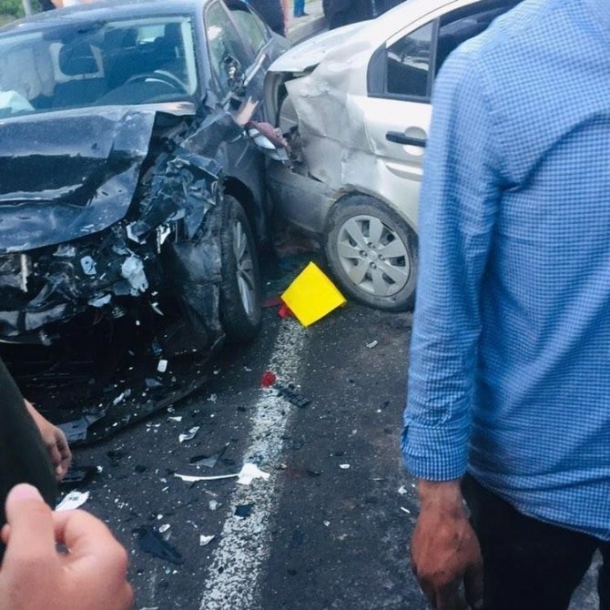 Kars’ta İki Otomobil Çarpıştı: 3 Yaralı