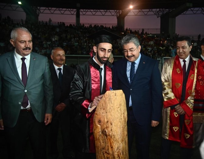 Okü’de Mezuniyet Coşkusu