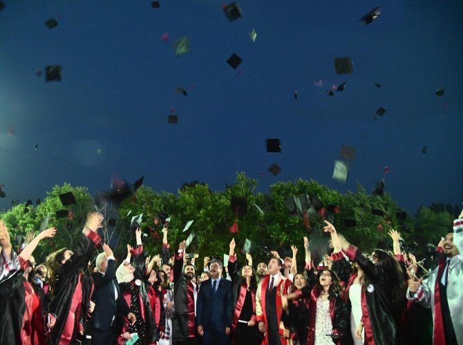 Okü’de Mezuniyet Coşkusu