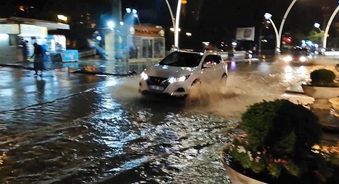 Tokat’ta Sağanak Yağış Etkili Oldu