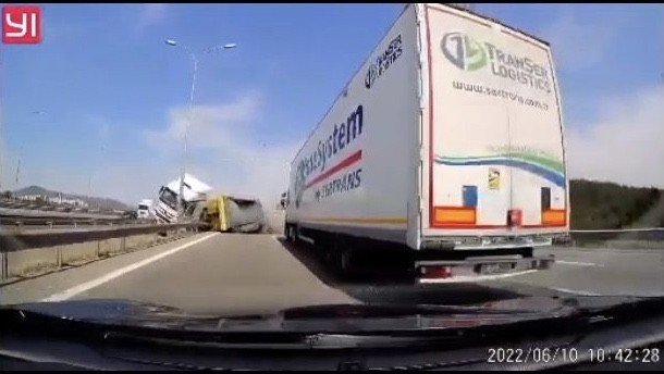 Tem Otoyolunu Savaş Alanına Çeviren Kazanın Kamera Görüntüleri Ortaya Çıktı