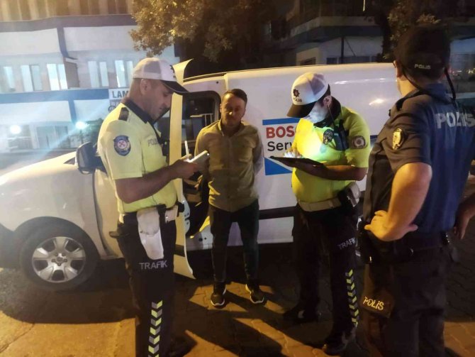 Burhaniye’de Polis Denetiminde Aranan 4 Kişi Yakalandı