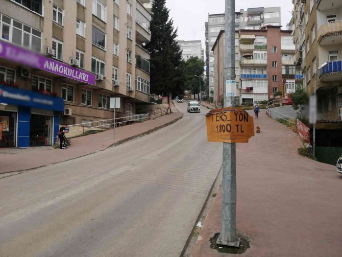 Vatandaşlardan Ters Yöne Giren Sürücülere İlginç Uyarı: 