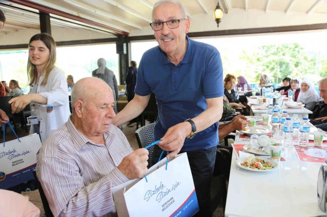 Serdivan Belediyesi Yaşlılar İçin Piknik Düzenledi