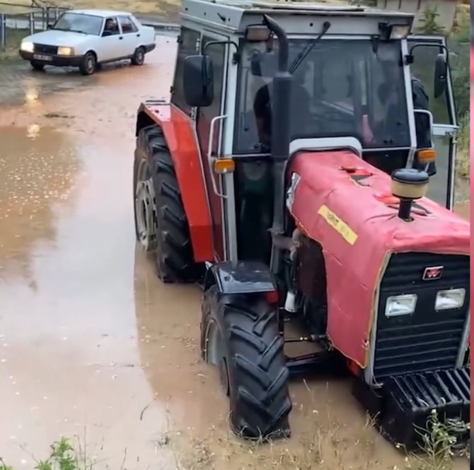 Kırıkkale’de Dolu Ve Sağanak Etkili Oldu: Dereler Taşma Noktasına Geldi