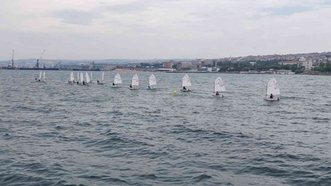 Kiraz Festivalinde Yelken Yarışları Nefes Kesti