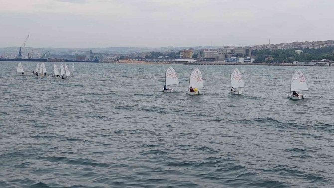 Kiraz Festivalinde Yelken Yarışları Nefes Kesti