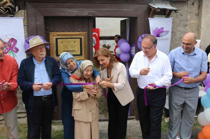 128 Yıllık Tarihi Eve "En İ̇yi Korunan Ev Ödülü" Plaketi Çakıldı