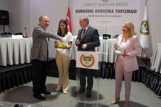 Yalova’da Stajyer Avukatlar Yarıştı