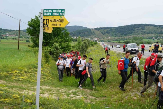 Atatürk Ve İ̇stiklal Yolu’nda Yürüyüşçüler Seydiler’e Ulaştı