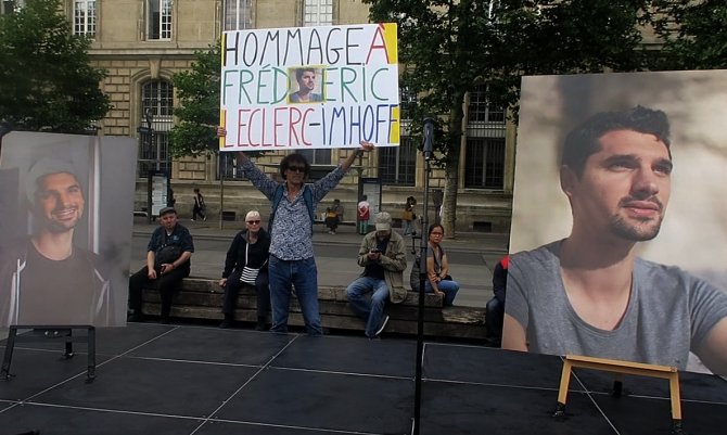 Ukrayna’da Hayatını Kaybeden Fransız Gazeteci Paris’te Anıldı