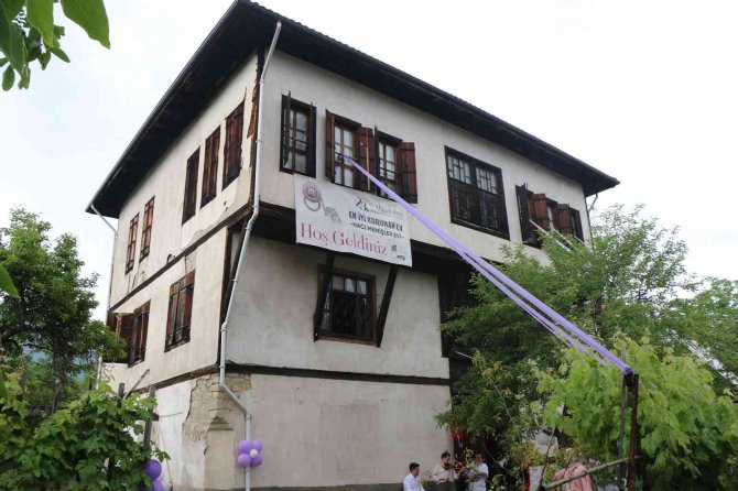 128 Yıllık Tarihi Eve "En İ̇yi Korunan Ev Ödülü" Plaketi Çakıldı