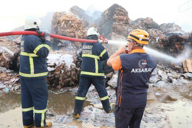 Aksaray’daki Fabrika Yangını Söndürüldü