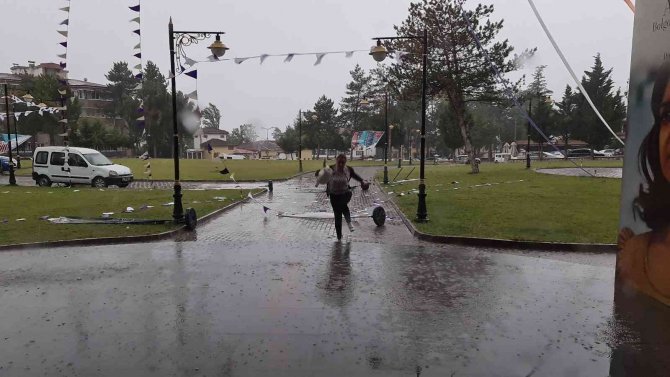 Karabük’te Fırtına Ve Sağanak Hayatı Olumsuz Etkiledi