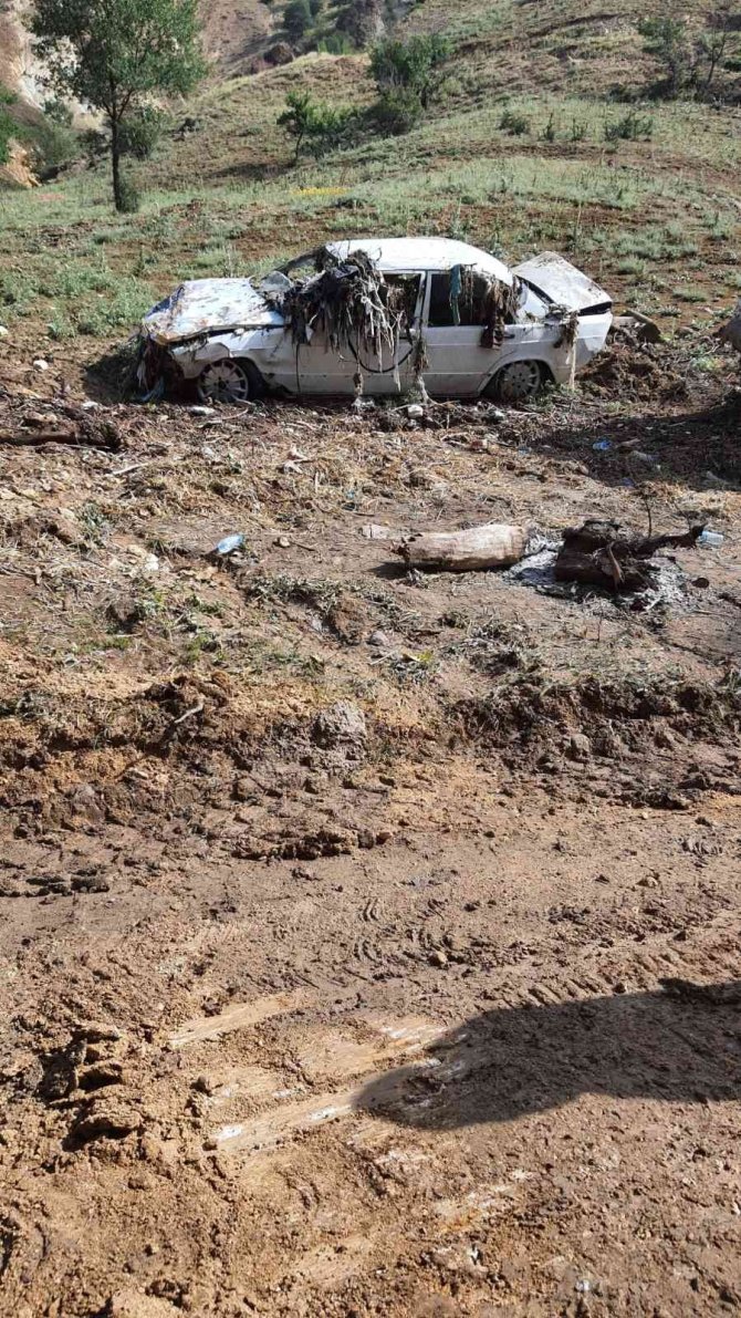Sele Kapılarak Hayatını Kaybeden İ̇lkay Yiğit’in Cansız Bedeni Bulan Vatandaş O Anları Anlattı: "Her Yeri Yara Bere İçerisindeydi"