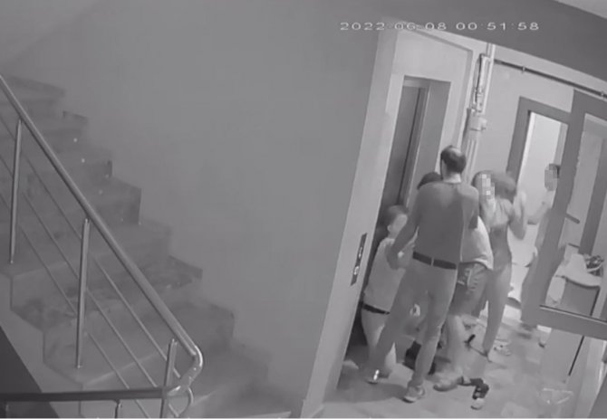 Apartmandaki Komşu Kavgasında Darpla Suçlanan Taraf Konuştu: "Tartışmayı Sosyal Medyaya Sızdırıp Kadına Şiddet Olayı Gibi Gösterdiler"
