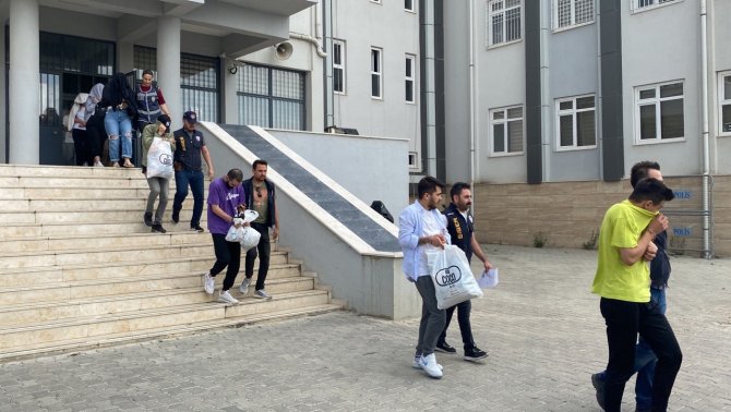 Aydın’da ’Sanal Eskort’ Operasyonu: 15 Gözaltı
