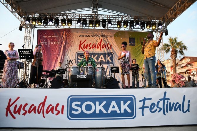 Kuşadası Sokak Festivali Yoğun İlgi Görüyor