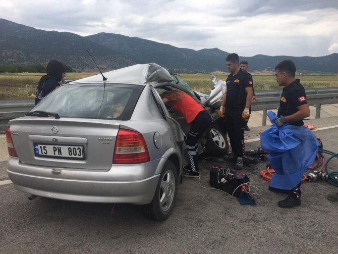 Tır İle Çarpışan Otomobildeki Kadın Öldü