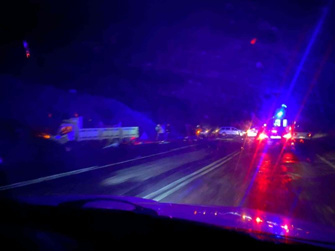 Bursa’da Kamyon İle Otomobil Çarpıştı: 1 Ölü
