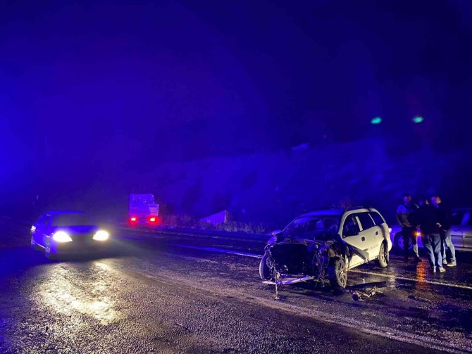 Bursa’da Kamyon İle Otomobil Çarpıştı: 1 Ölü
