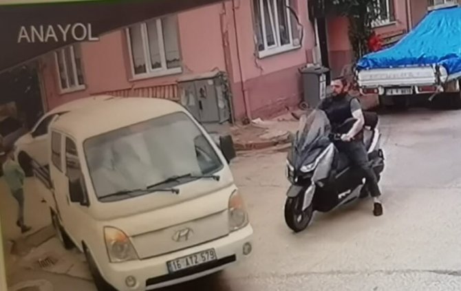 Kamyonet İle Motosikletin Kazası Kamerada