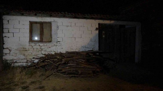 Çanakkale’de Cinnet Geçiren Şahıs Annesini Ve Babasını Öldürdü