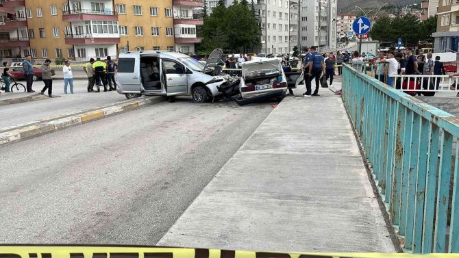 Çankırı’da Otomobil İle Hafif Ticari Araç Çarpıştı: 6 Yaralı