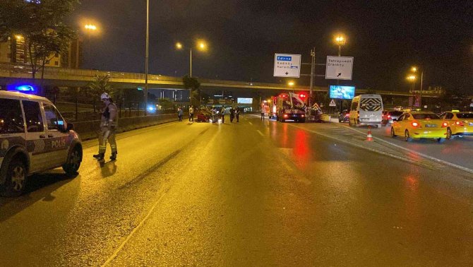Kadıköy D-100 Karayolunda 2 Otomobil Çarpıştı