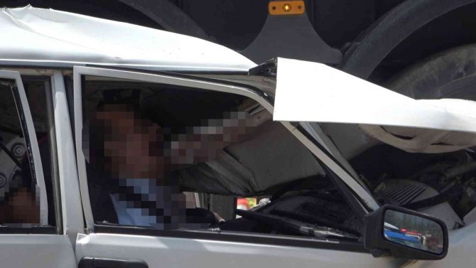 Tırla Otomobilin Çarpışması Sonucu Aynı Aileden 3 Kişi Öldü, 2 Kişi Ağır Yaralandı