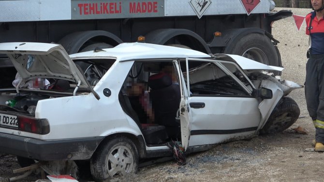 Tırla Otomobilin Çarpışması Sonucu Aynı Aileden 3 Kişi Öldü, 2 Kişi Ağır Yaralandı