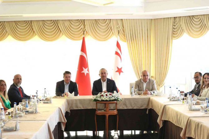 Dışişleri Bakanı Çavuşoğlu, Kktc’de Sivil Toplum Örgütü Temsilcileriyle Buluştu