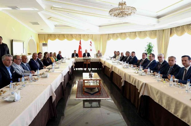 Dışişleri Bakanı Çavuşoğlu, Kktc’de Sivil Toplum Örgütü Temsilcileriyle Buluştu