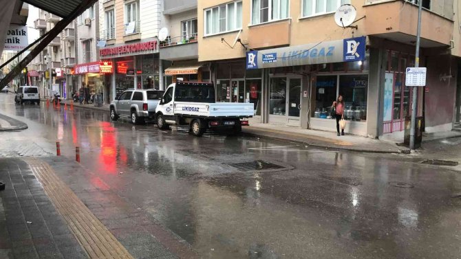 Edirne’de Sağanak Yağış Etkili Oluyor