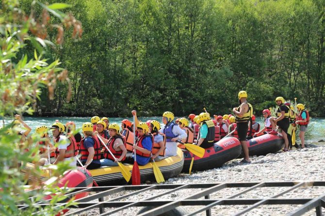 Öğretmen Ve Öğrenciler, Munzur Nehri’nde Rafting Heyecanı Yaşadı