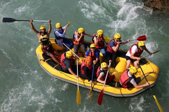 Öğretmen Ve Öğrenciler, Munzur Nehri’nde Rafting Heyecanı Yaşadı