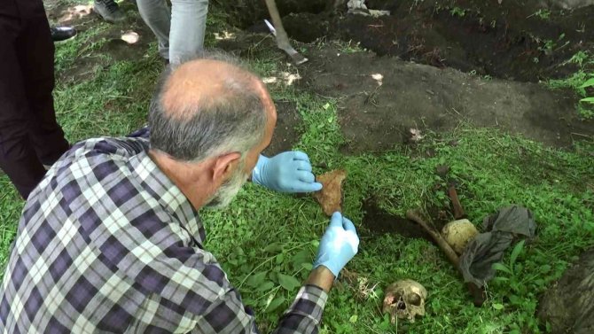 Su Patlağı İçin Yapılan Kazıda Ortaya Çıkan Kemik Parçaları Panik Yaşattı