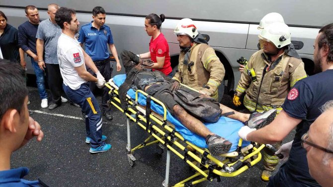 Yurt Dışına Kaçmak İçin Tur Otobüsünün Motor Kısmına Saklanan Zanlı, Mahsur Kaldı