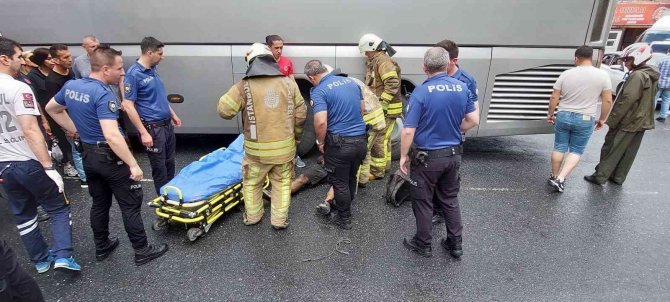 Yurt Dışına Kaçmak İçin Tur Otobüsünün Motor Kısmına Saklanan Zanlı, Mahsur Kaldı