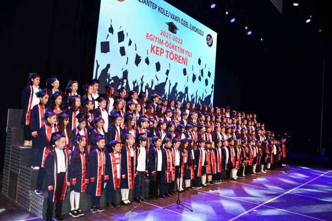 İ̇lkokul Ögrencilerinde Mezuniyet Coşkusu