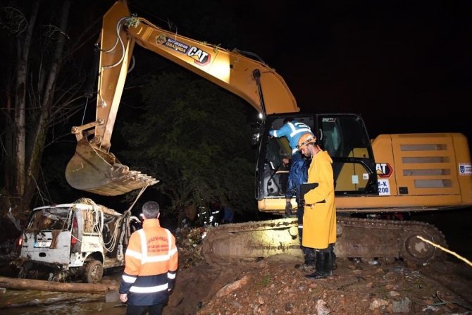 İ̇çişleri Bakanı Soylu Sel Bölgesinde İncelemelerde Bulundu