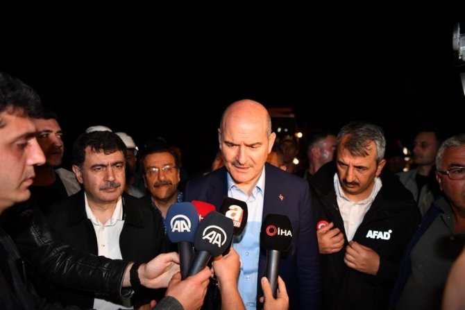 İ̇çişleri Bakanı Soylu Sel Bölgesinde İncelemelerde Bulundu