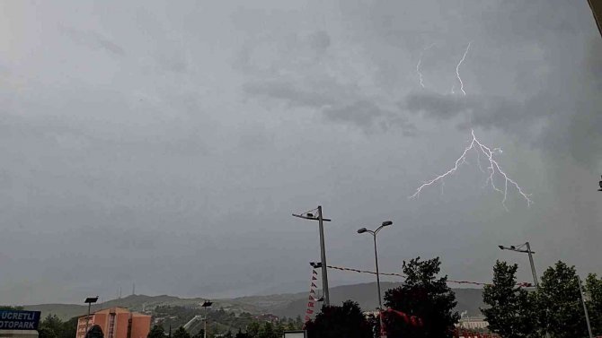 Karabük’te Şimşekler Görsel Şölen Sundu