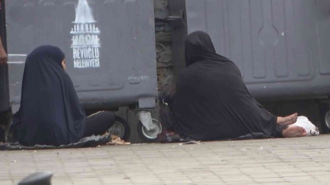 Karaköy’de Sahtekar Dilenciler Kamerada