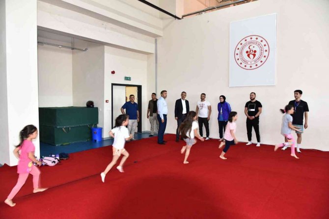 Vali Akkoyun Kentteki Spor Yatırımlarını İnceledi