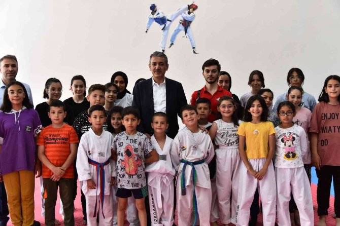 Vali Akkoyun Kentteki Spor Yatırımlarını İnceledi