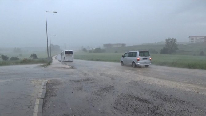 Kastamonu’da Sağanak Yağış, Sürücülere Zor Anlar Yaşattı