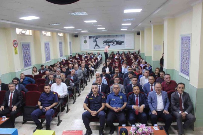 ’Kitap Kurtları’ Ödüllendirildi