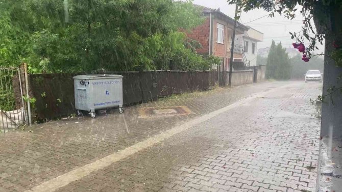 Rögarlar Taştı, Sanayi Sitesinin Tabelası Devrildi